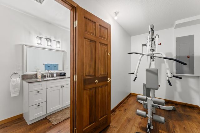 2400 Jennifer Lane, Shakopee, MN 55379