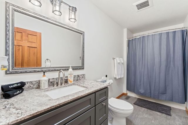 2400 Jennifer Lane, Shakopee, MN 55379