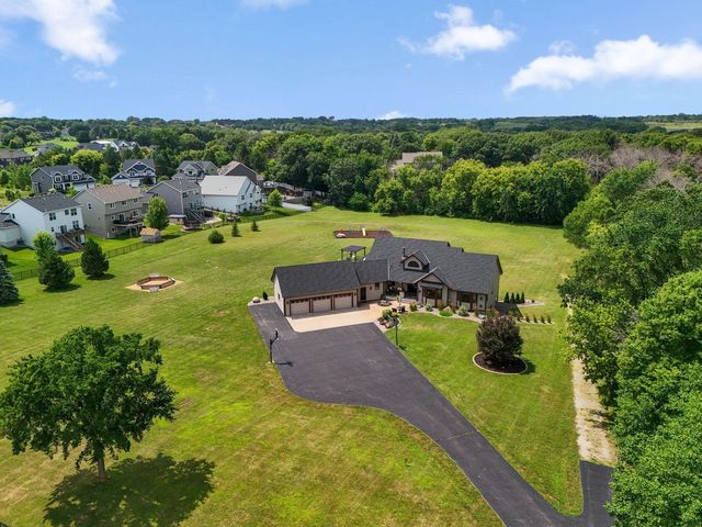 2400 Jennifer Lane, Shakopee, MN 55379