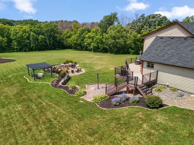 2400 Jennifer Lane, Shakopee, MN 55379