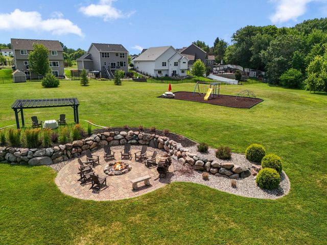 2400 Jennifer Lane, Shakopee, MN 55379