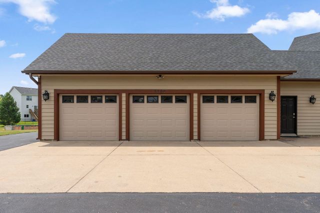 2400 Jennifer Lane, Shakopee, MN 55379