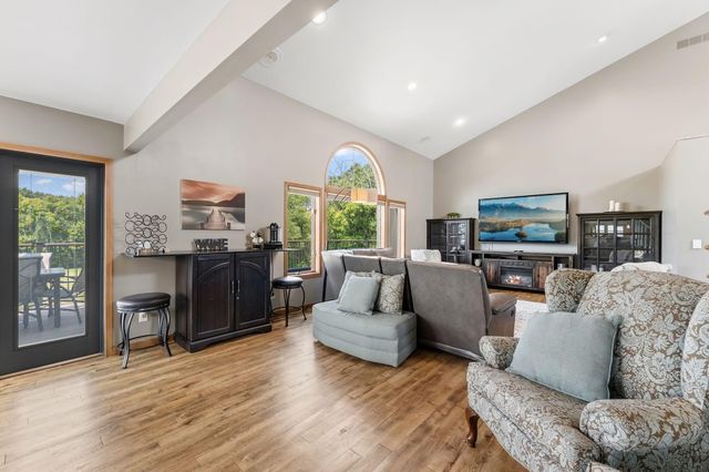 2400 Jennifer Lane, Shakopee, MN 55379