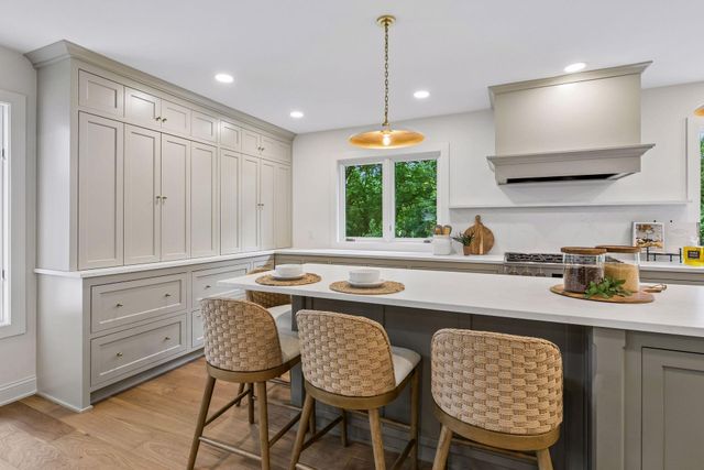 5804 Schaefer Road, Edina, MN 55436