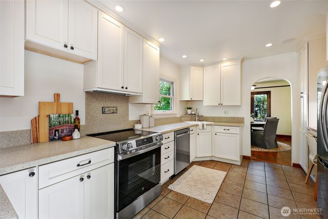 7515 Mary Avenue NW, Seattle, WA 98117