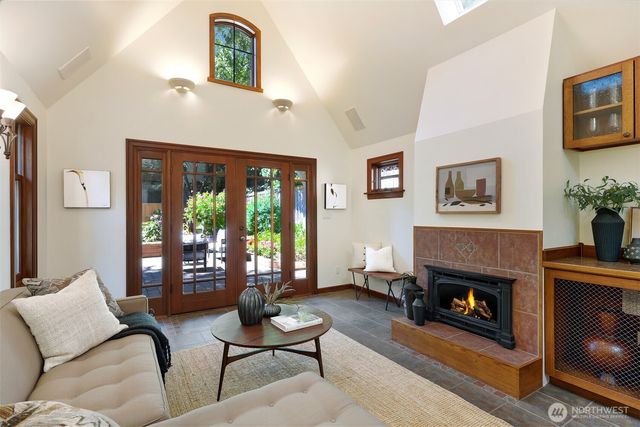 7515 Mary Avenue NW, Seattle, WA 98117
