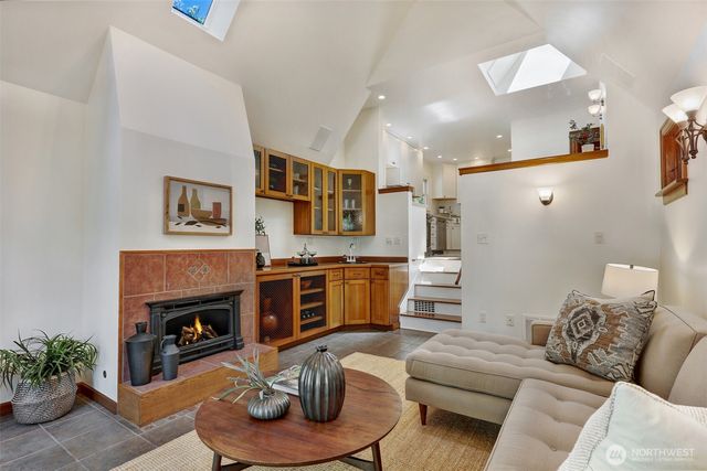 7515 Mary Avenue NW, Seattle, WA 98117