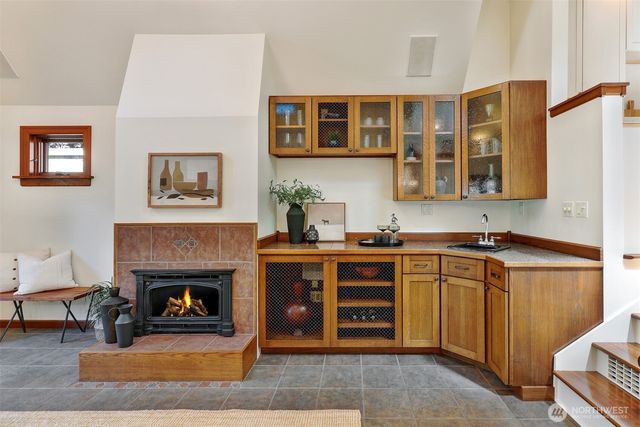 7515 Mary Avenue NW, Seattle, WA 98117
