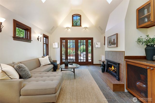 7515 Mary Avenue NW, Seattle, WA 98117