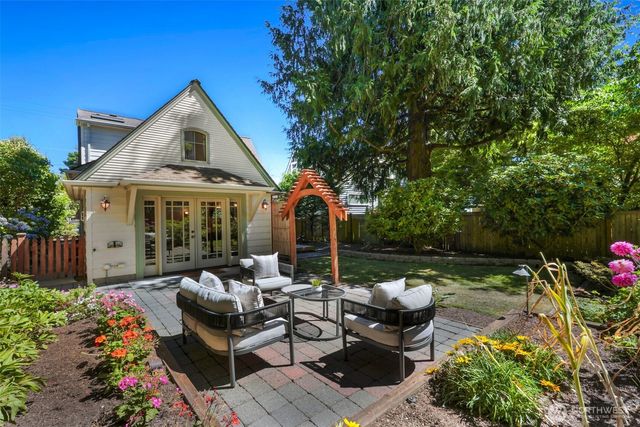 7515 Mary Avenue NW, Seattle, WA 98117