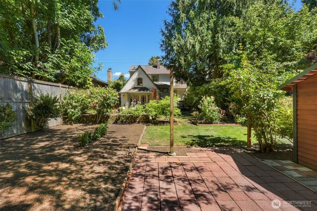 7515 Mary Avenue NW, Seattle, WA 98117