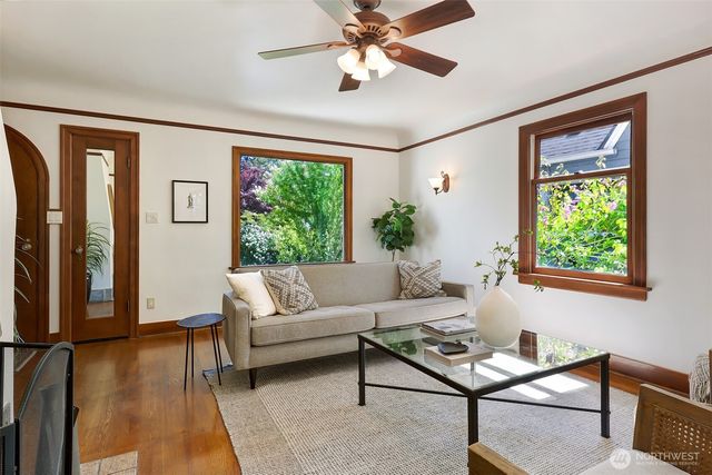 7515 Mary Avenue NW, Seattle, WA 98117