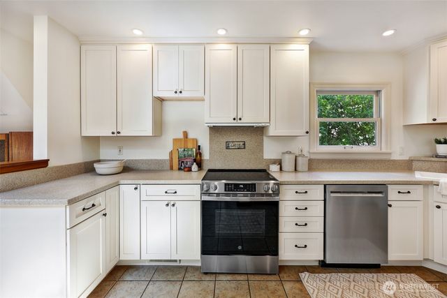 7515 Mary Avenue NW, Seattle, WA 98117