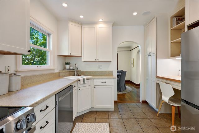 7515 Mary Avenue NW, Seattle, WA 98117