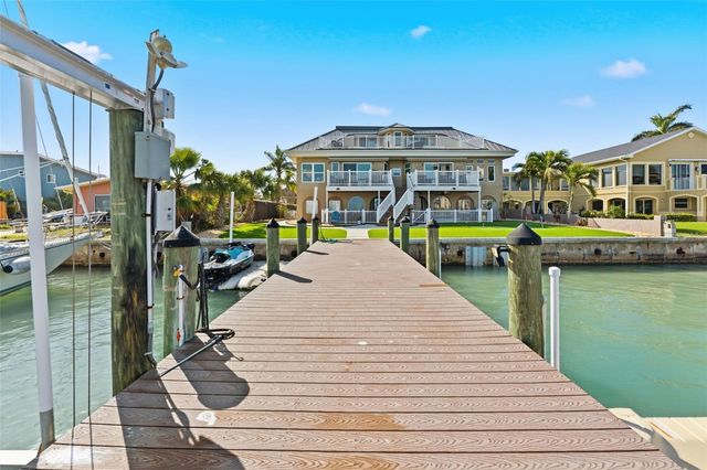 220 126TH AVENUE 1, Treasure Island, FL 33706