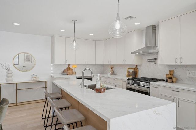 6375 Primrose Drive, La Mesa, CA 91942