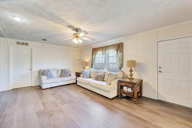 278 Tiger Lily Lane, Defuniak Springs, FL 32433