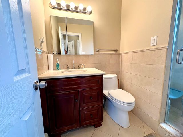 216 Westend Avenue 5B, Freeport, NY 11520