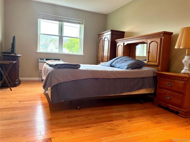 216 Westend Avenue 5B, Freeport, NY 11520