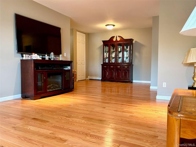 216 Westend Avenue 5B, Freeport, NY 11520