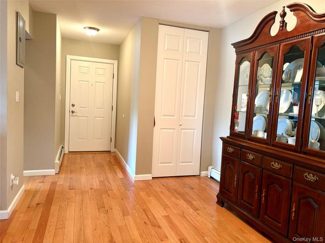 216 Westend Avenue 5B, Freeport, NY 11520