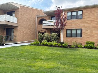 216 Westend Avenue 5B, Freeport, NY 11520