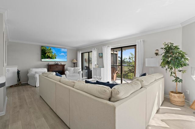 233 NE Edgewater Drive 104, Hutchinson Island, FL 34996