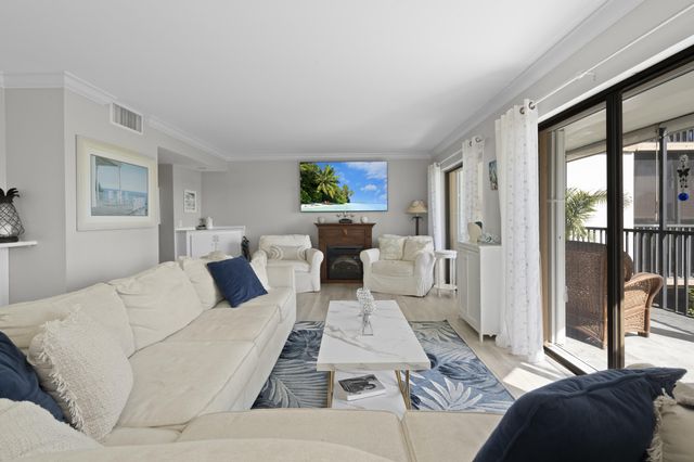 233 NE Edgewater Drive 104, Hutchinson Island, FL 34996