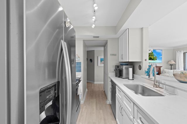 233 NE Edgewater Drive 104, Hutchinson Island, FL 34996