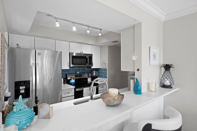 233 NE Edgewater Drive 104, Hutchinson Island, FL 34996