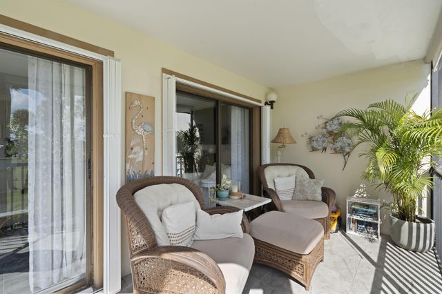 233 NE Edgewater Drive 104, Hutchinson Island, FL 34996