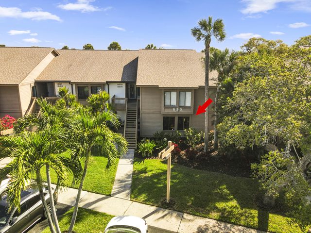 233 NE Edgewater Drive 104, Hutchinson Island, FL 34996