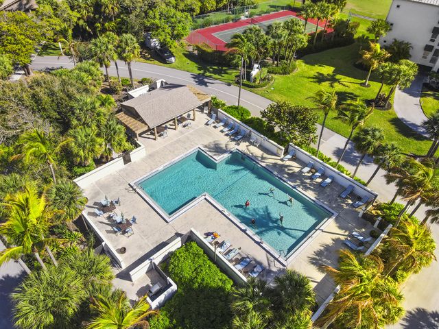 233 NE Edgewater Drive 104, Hutchinson Island, FL 34996