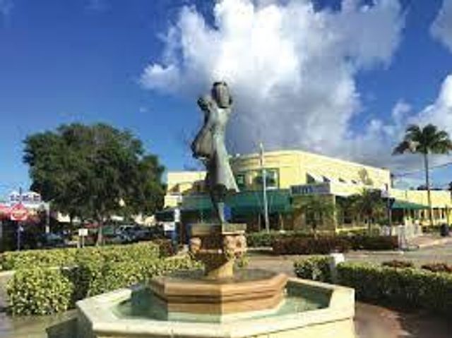 233 NE Edgewater Drive 104, Hutchinson Island, FL 34996