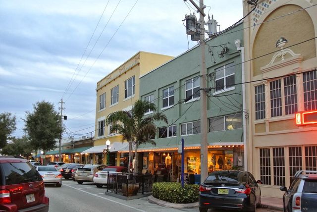 233 NE Edgewater Drive 104, Hutchinson Island, FL 34996