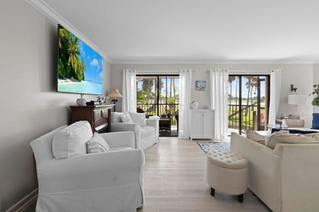 233 NE Edgewater Drive 104, Hutchinson Island, FL 34996