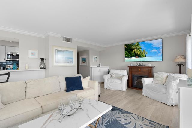 233 NE Edgewater Drive 104, Hutchinson Island, FL 34996