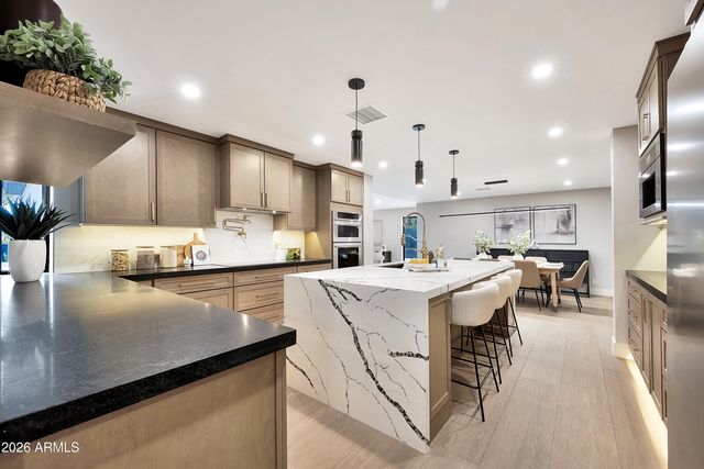 1955 E GREENWAY Road, Phoenix, AZ 85022