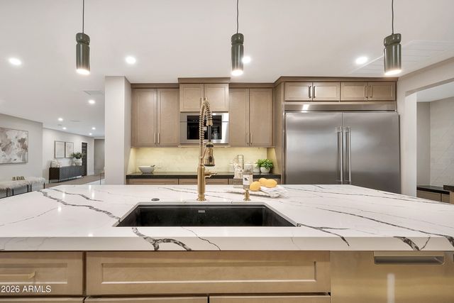 1955 E GREENWAY Road, Phoenix, AZ 85022