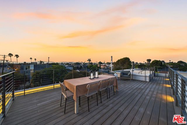 2801 Sanborn Avenue, Los Angeles, CA 90291