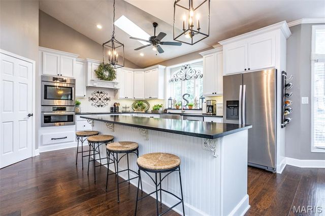 600 East Waters Edge Drive, Shiloh, IL 62221