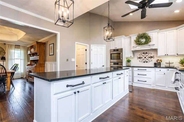 600 East Waters Edge Drive, Shiloh, IL 62221