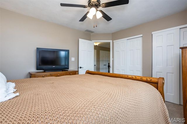 600 East Waters Edge Drive, Shiloh, IL 62221