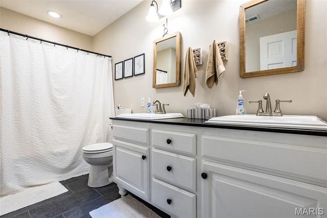 600 East Waters Edge Drive, Shiloh, IL 62221