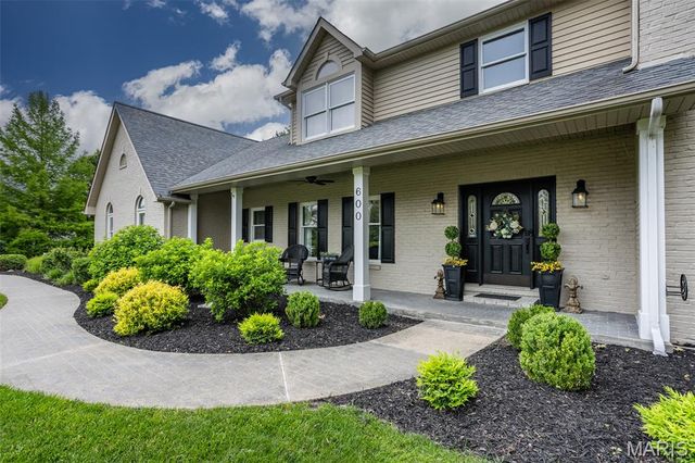 600 East Waters Edge Drive, Shiloh, IL 62221