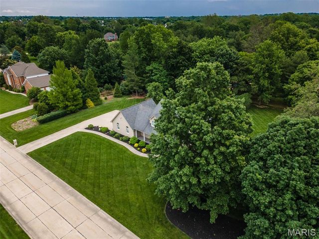 600 East Waters Edge Drive, Shiloh, IL 62221