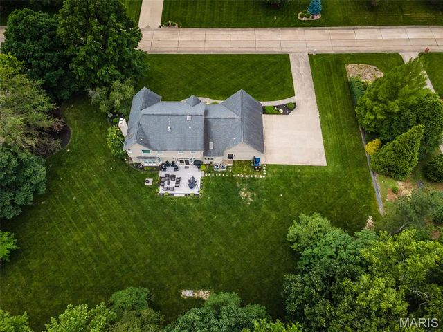 600 East Waters Edge Drive, Shiloh, IL 62221
