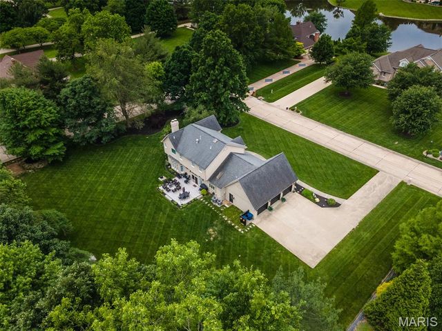 600 East Waters Edge Drive, Shiloh, IL 62221