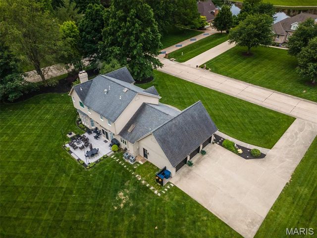 600 East Waters Edge Drive, Shiloh, IL 62221