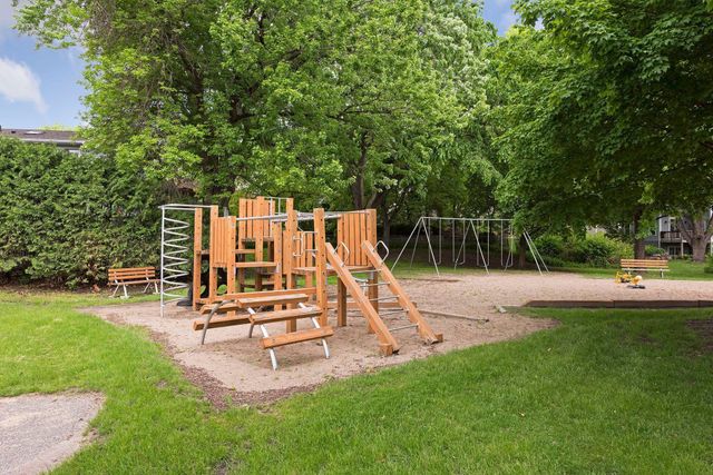 20715 Linwood Road, Deephaven, MN 55331